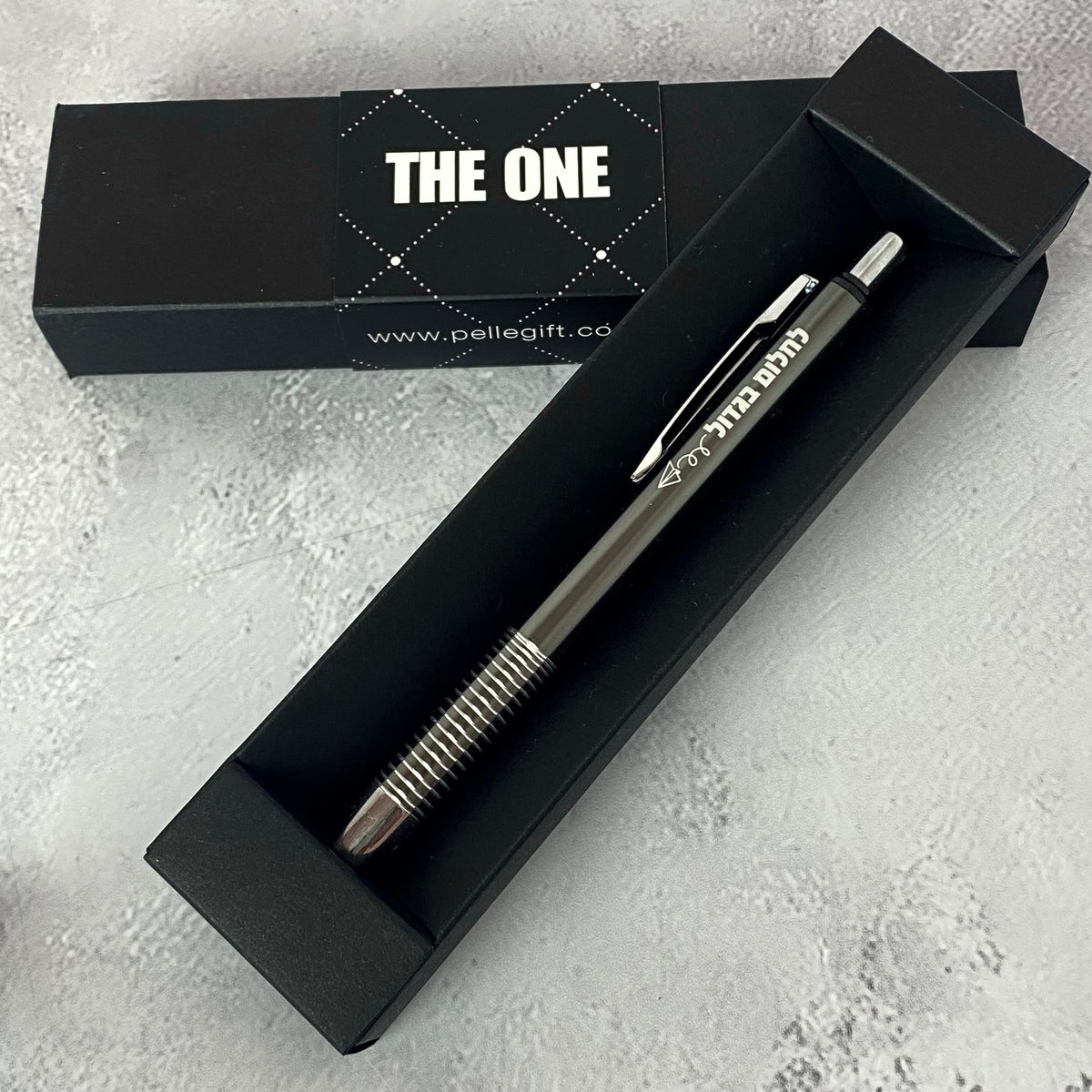 עט | לחלום בגדול כסוף