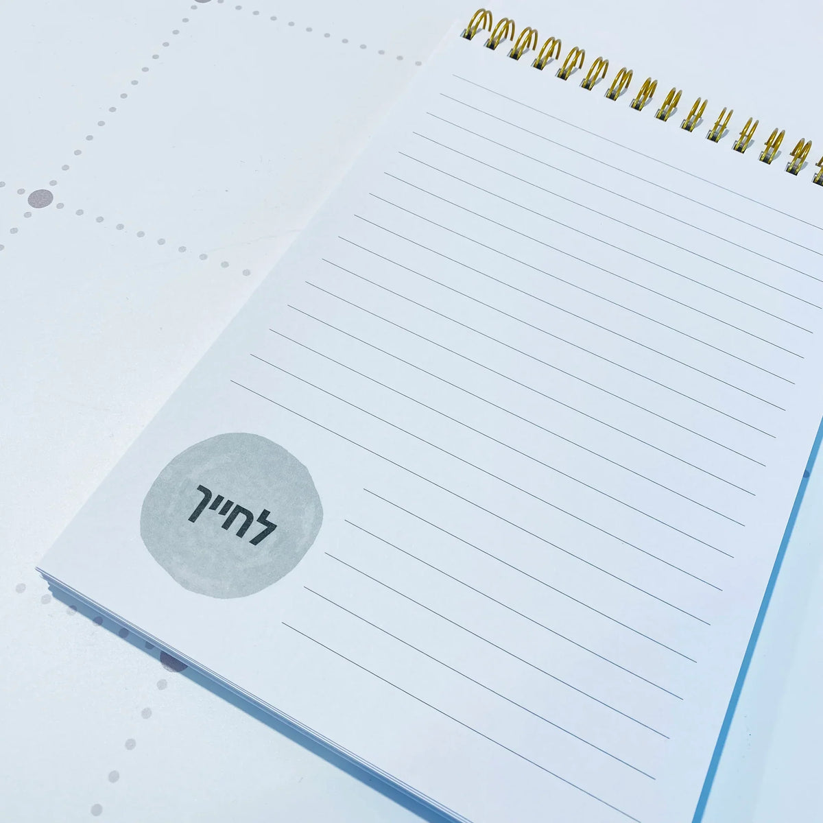 מארז לגבר ולאישה אינטואציה: ספירלה וספל JBU בצבע לבן עם הכיתוב: JUST BE YOU - תצוגה נוספת 2