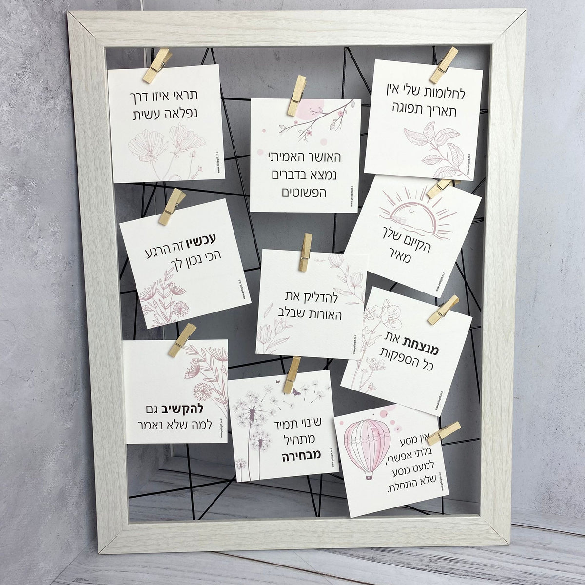 מסגרת עץ - עם סט גלויות פסטל לנשים