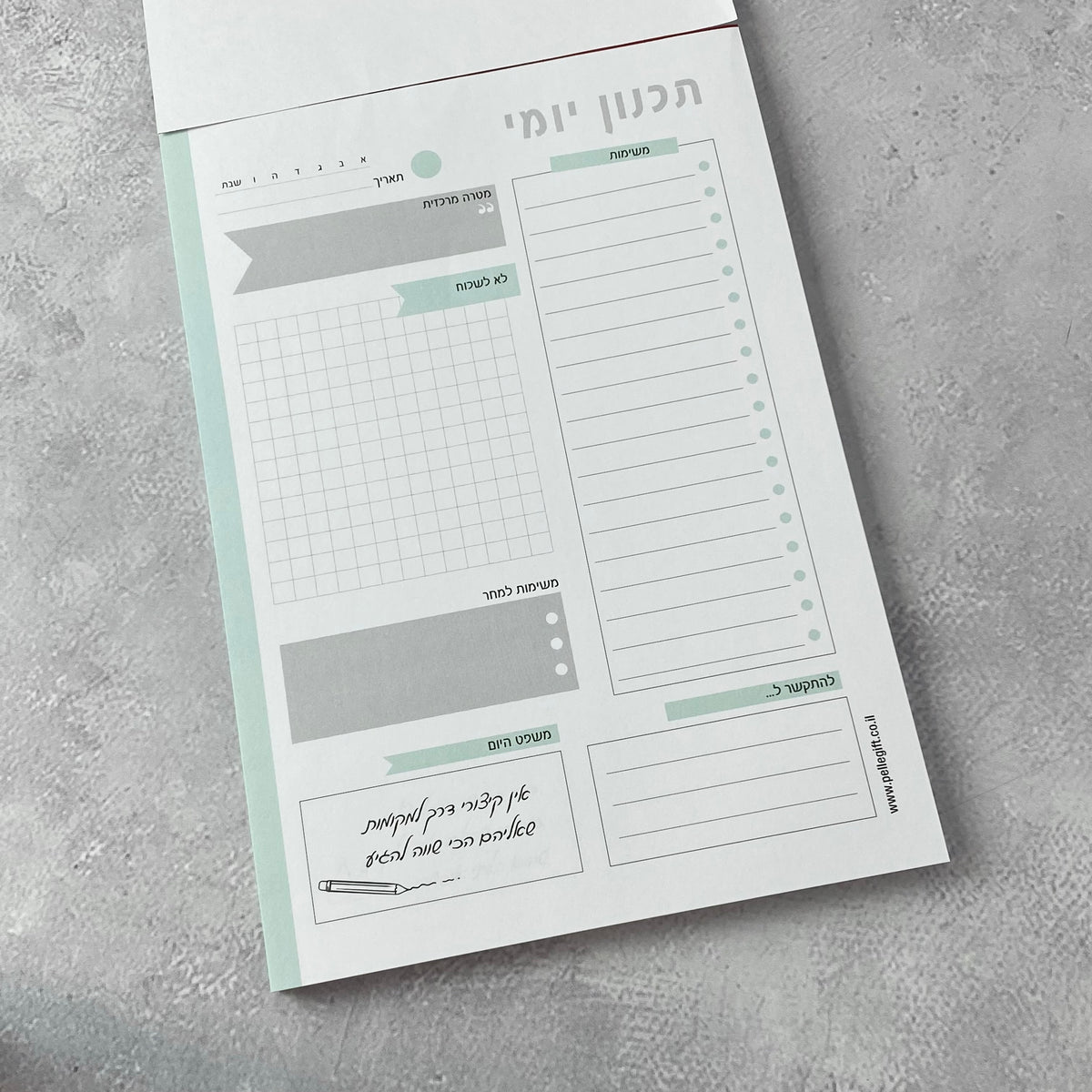 בלוק לוח תכנון עבודה יומי לאישה ולגבר אפור פיסטוק