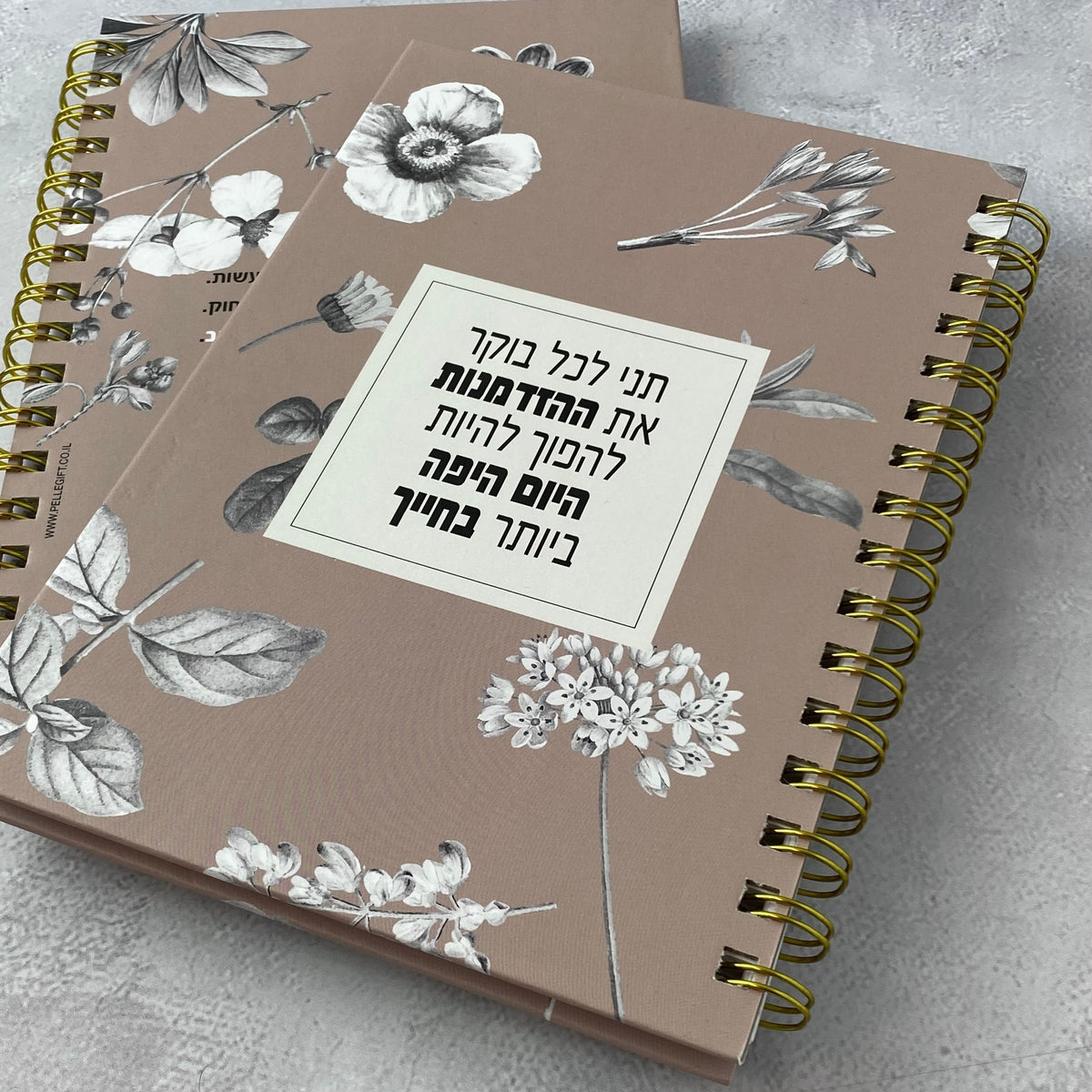 מארז לוח תכנון שבועי ומחברת כריכה קשה דגם: הזדמנות ליום יפה - תצוגה נוספת 2