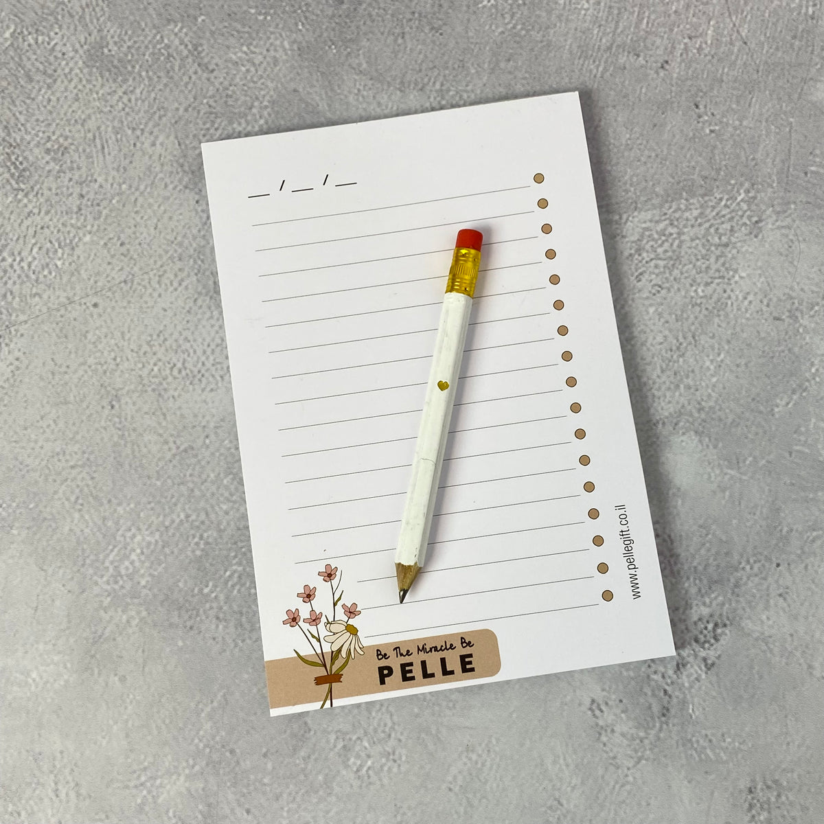 דפי ממו לאישה ולגבר לרשימות ותזכורות עם עיפרון קטן