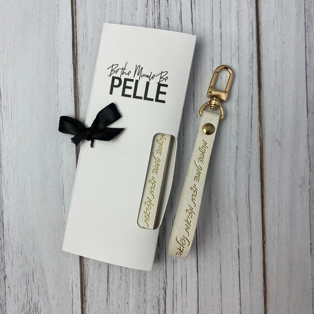 מחזיק מפתחות לבן לנשים | מחשבה טובה יוצרת מציאות נפלאה