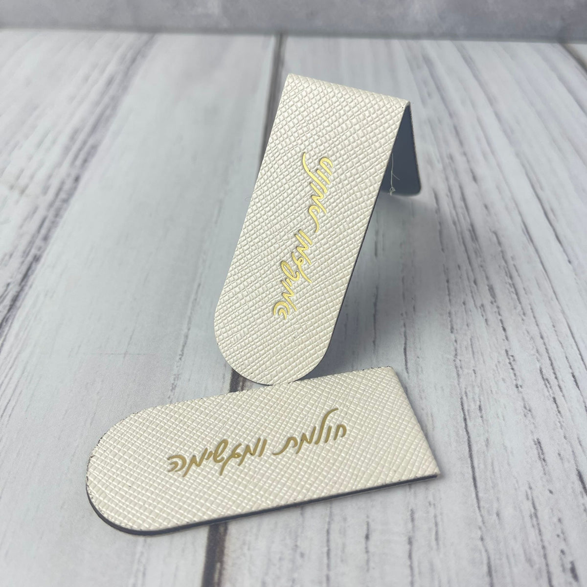 סימניה בצבע לבן לנשים | חולמת ומגשימה