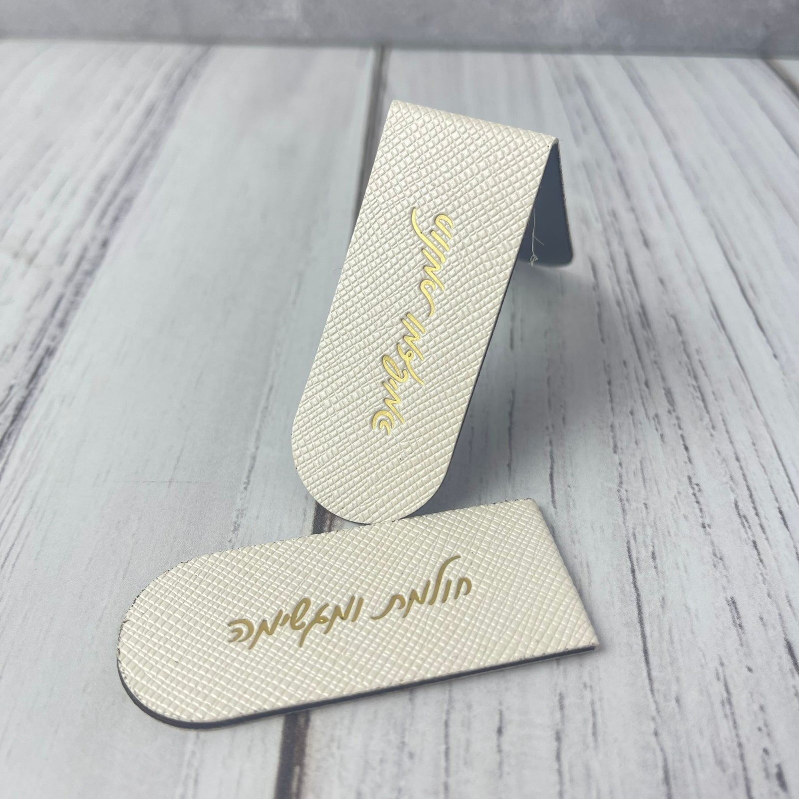 סימניה בצבע לבן לנשים | חולמת ומגשימה