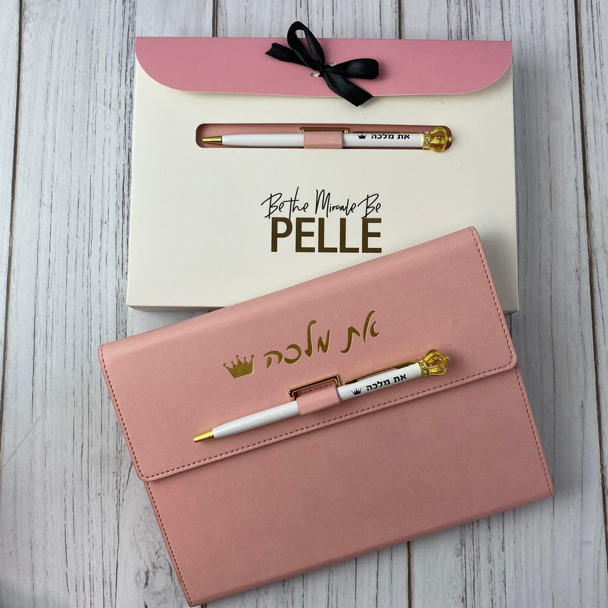 יומן צמיחה והעצמה מעוצב דמוי עור בצבע ורוד | את מלכה