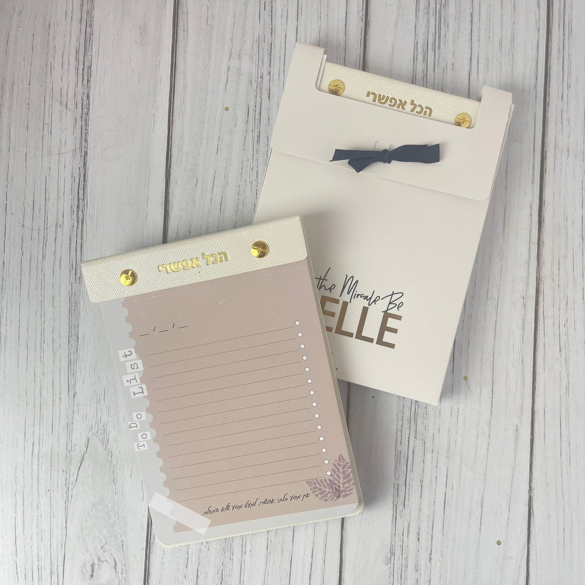 ממו מעוצב לגבר ולאישה דמוי עור בצבע לבן דגם עלים חום | הכל אפשרי