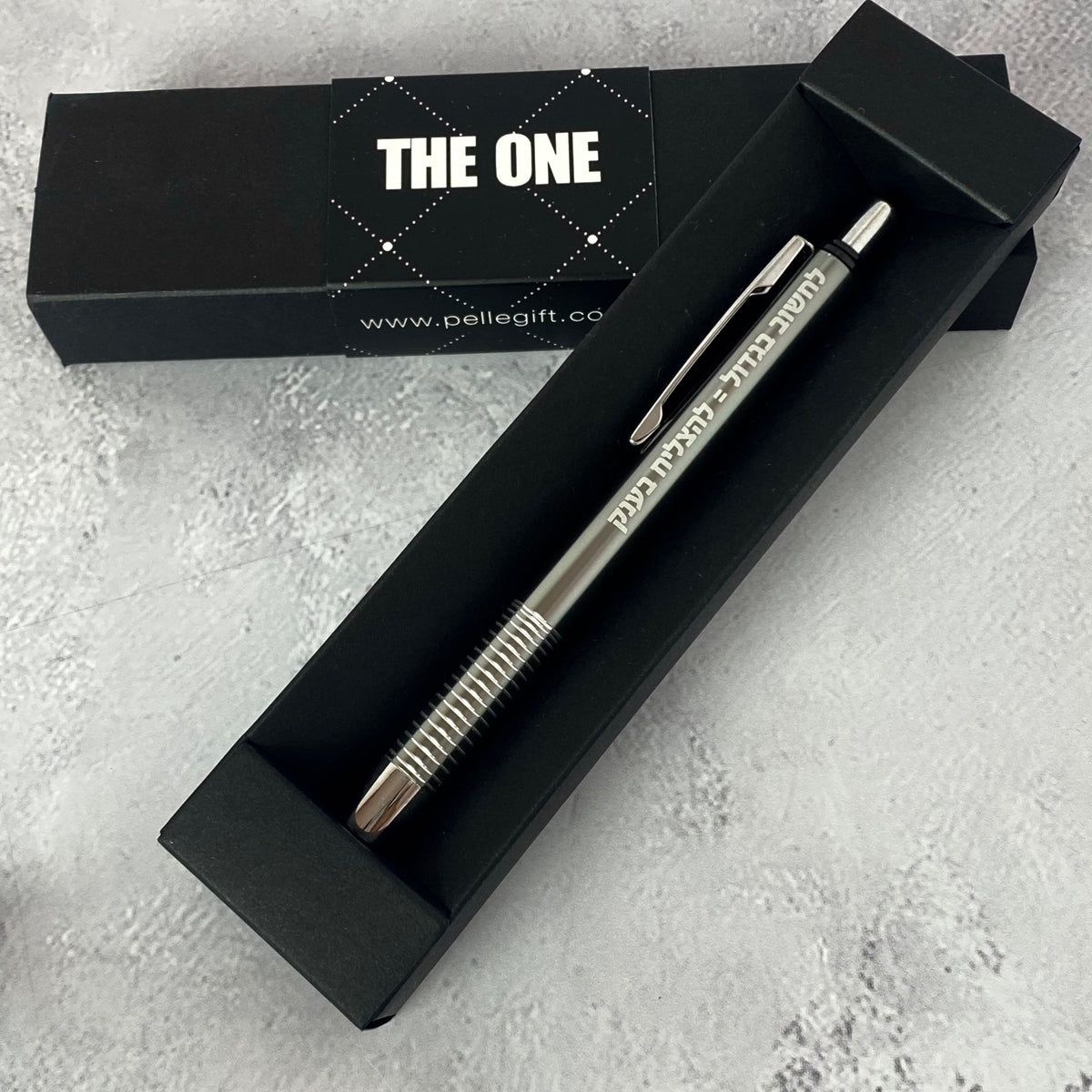 עט כסוף דגם &quot;לחשוב בגדול=להצליח בענק&quot;