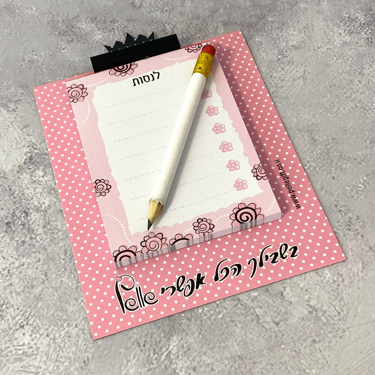 מגנט ממו ורוד עם עפרון קטן