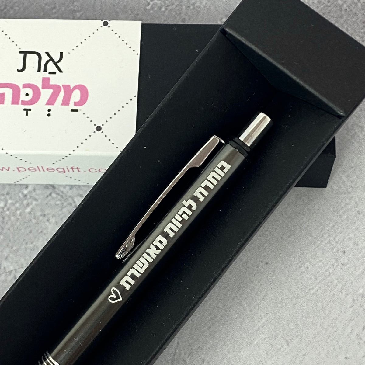 עט דגם בוחרת להיות מאושרת כסוף בצבע שחור - תצוגה נוספת 2