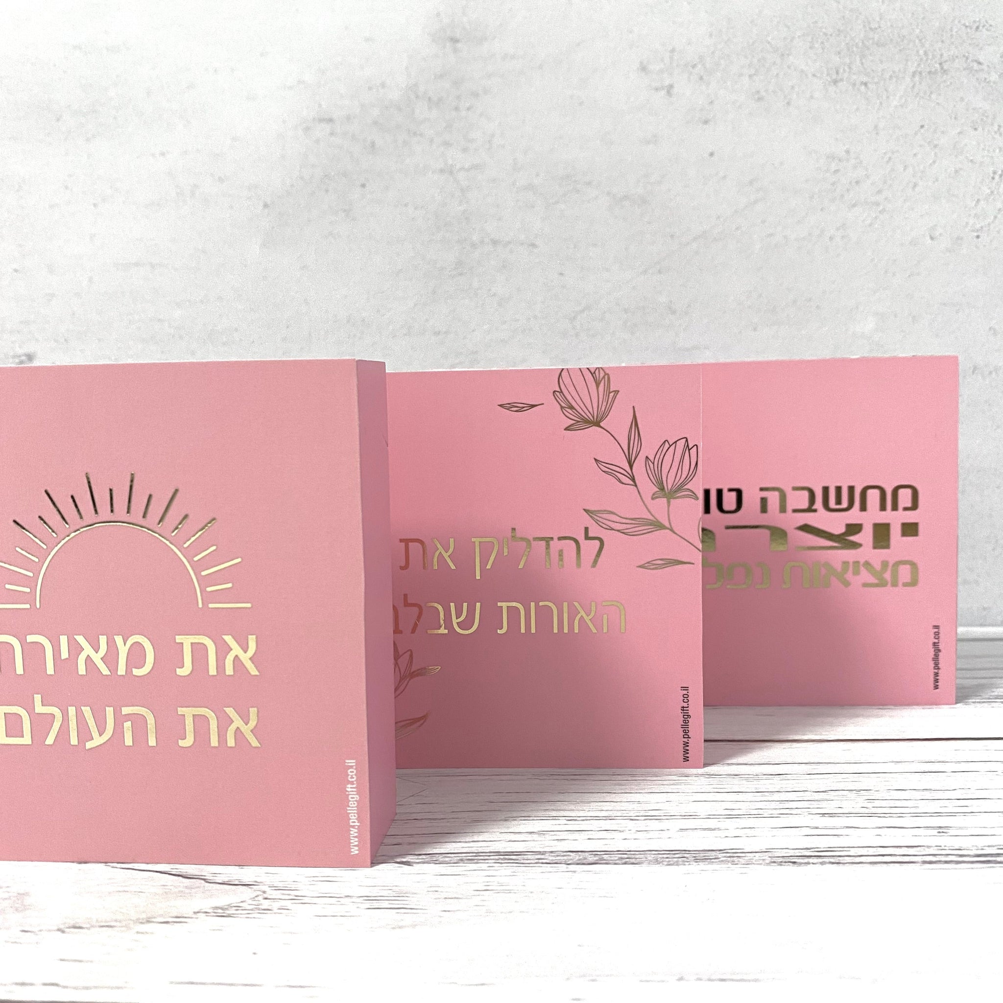 בלוק עץ ורוד ריבוע קטן | מלאכיות ורוד