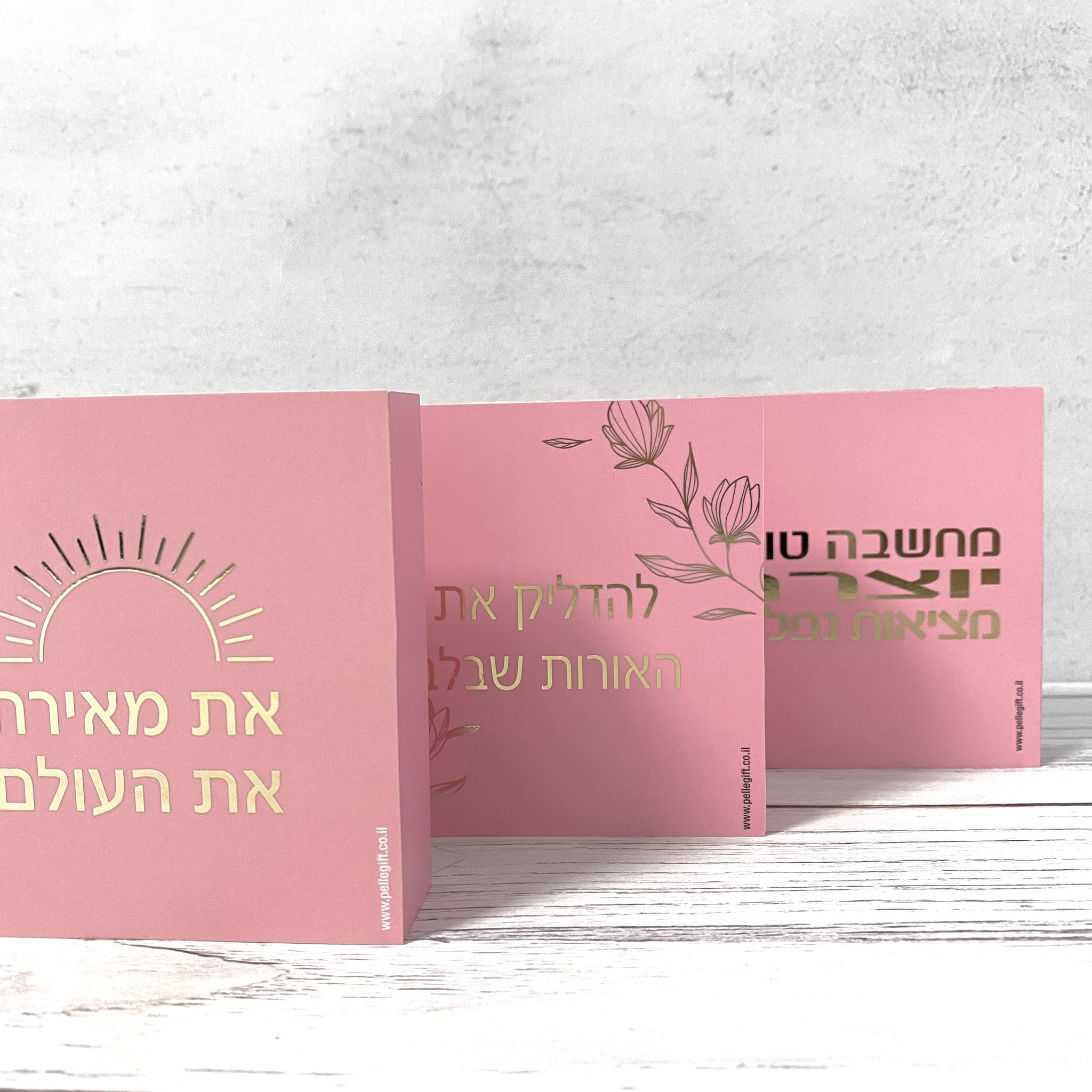 בלוק עץ ורוד ריבוע קטן | נולדת להיות מלכה ורוד