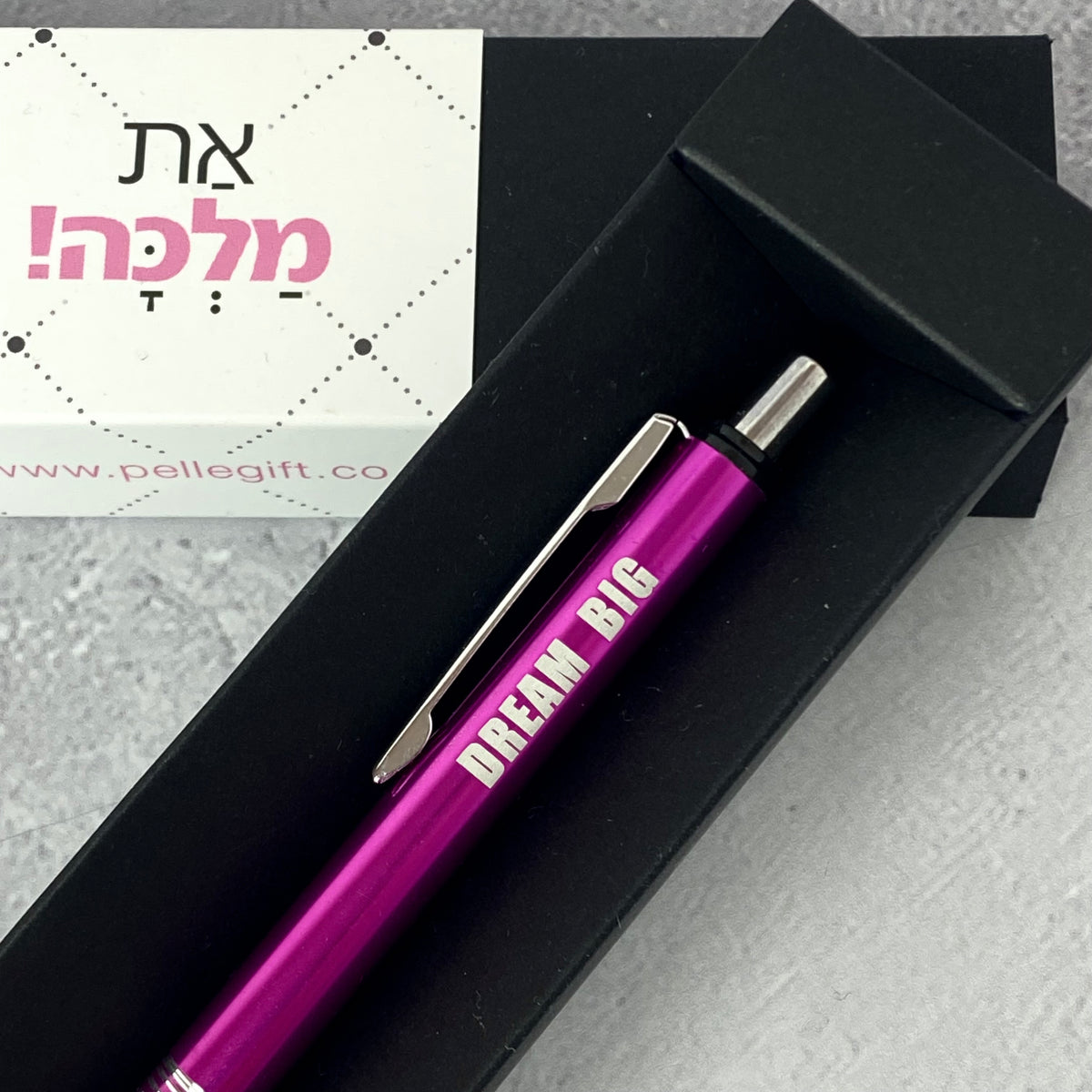עט ורוד דגם DREAM BIG