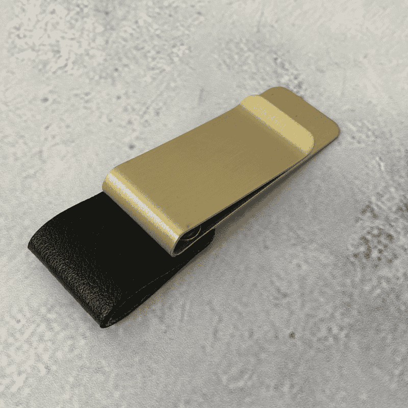 תופסן עט ייעודי למחברת או יומן מזהב עם והתוספן מדמוי עור שחור