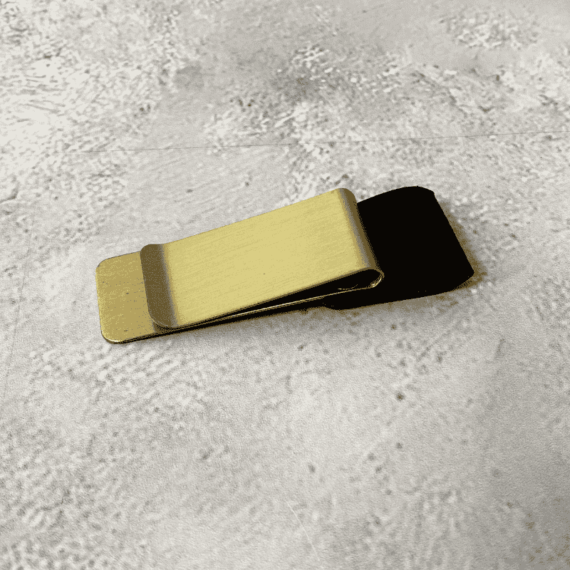 תופסן עט ייעודי למחברת או יומן מזהב עם והתוספן מדמוי עור שחור