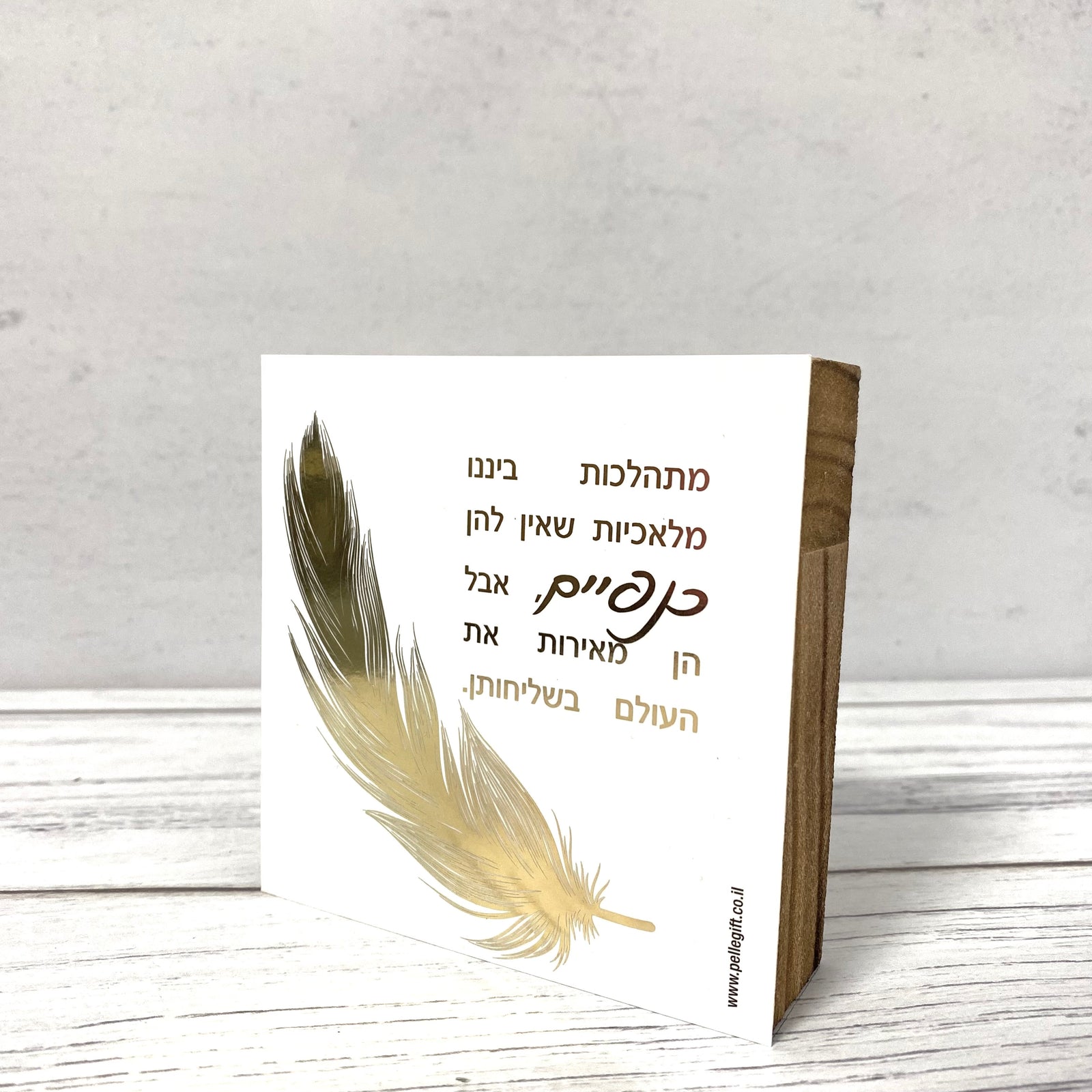 בלוק עץ לבן מלאכיות שאין להן כנפיים