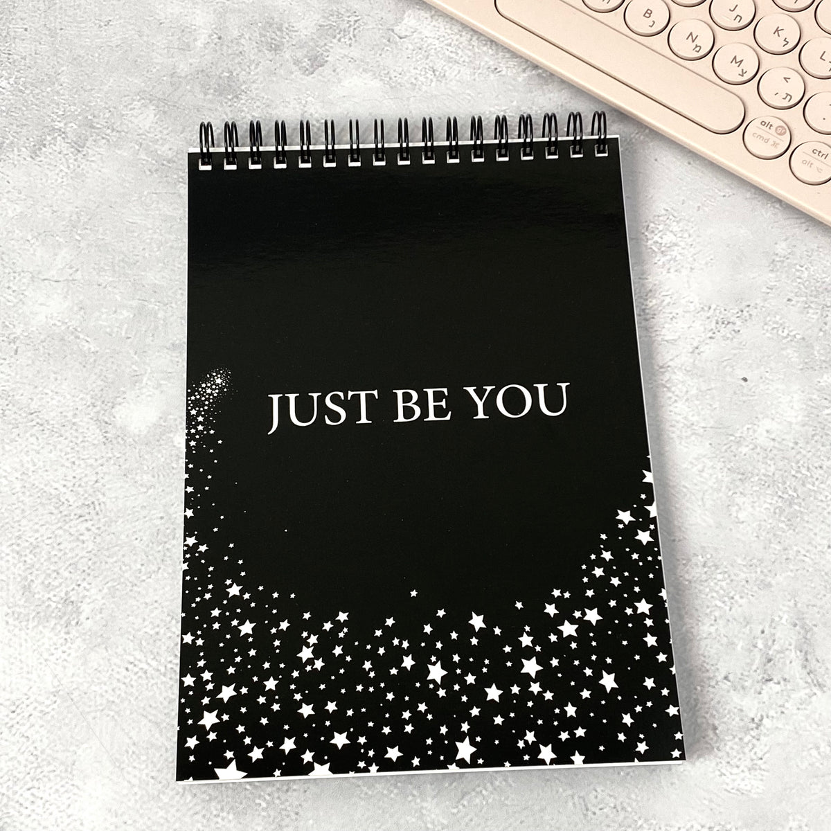 מחברת ספירלה - ספירלה לאישה ולגבר עם הכיתוב: JUST BE YOU