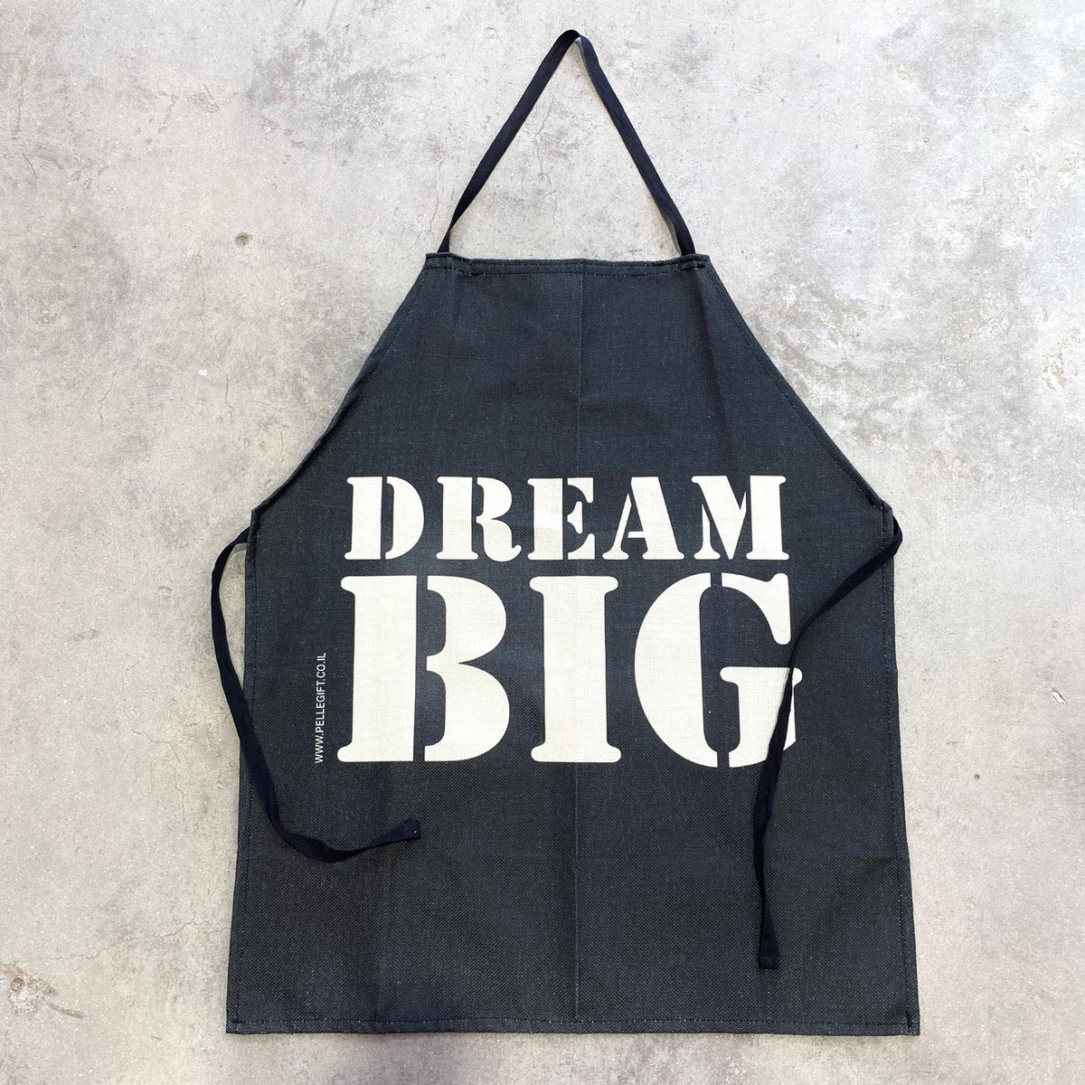 סינר לאישה ולגבר דגם Dream Big בצבע שחור