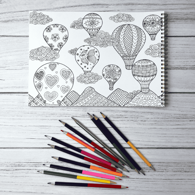 חוברת צביעה - צובעת פלא עם ציורים שונים של כדורי פורח בעיצובים מתחליפים ולידם עפרונות פלא 