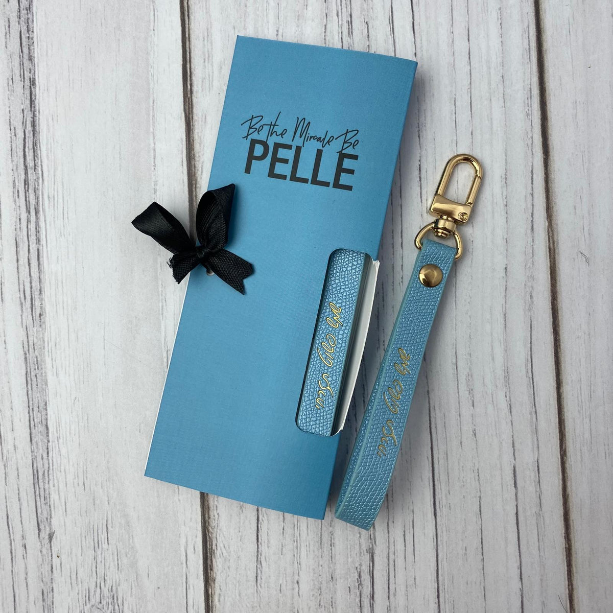 מארז אשת חיל תכלת | מחזיק מפתחות תכלת לנשים ומגנט אשת חיל