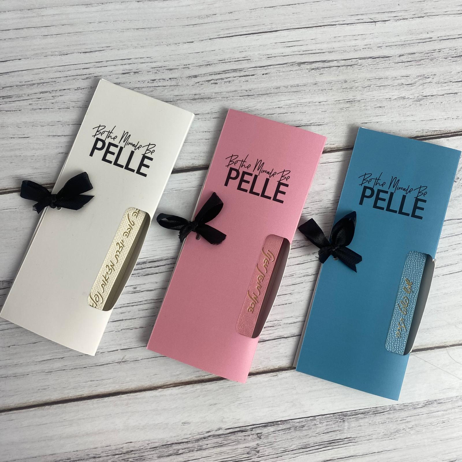 מחזיק מפתחות ורוד לנשים | נולדת להיות מלכה