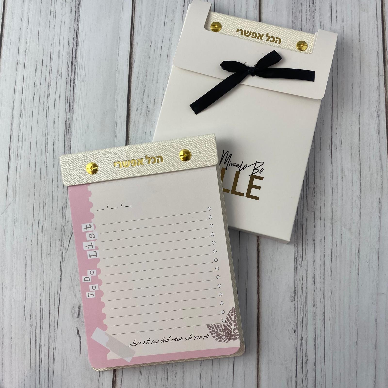 ממו מעוצב דמוי עור בצבע לבן דגם עלים | הכל אפשרי