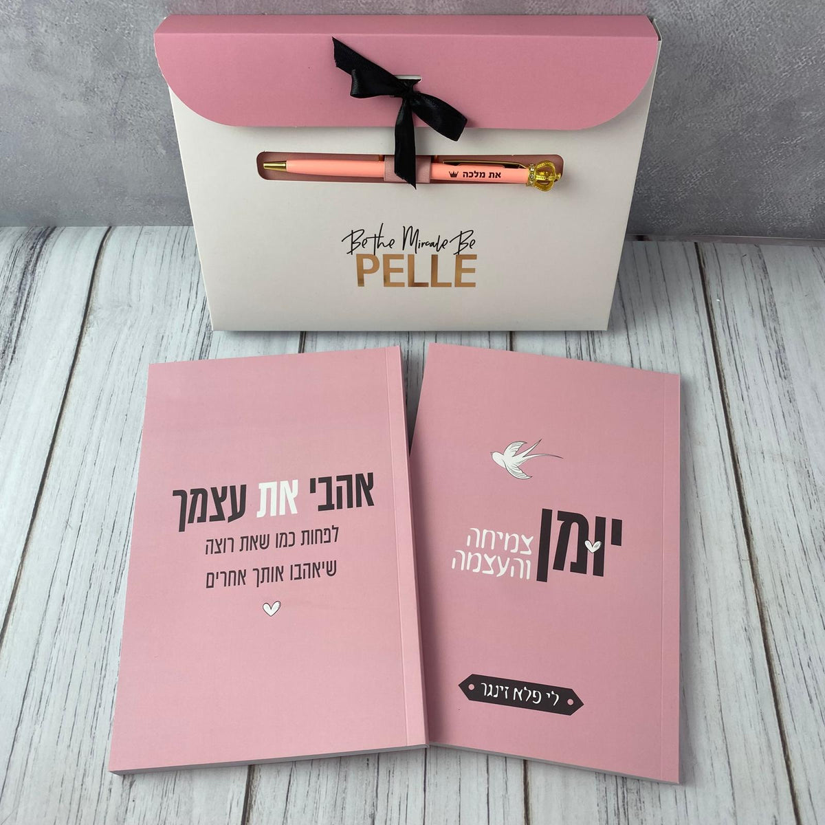 יומן צמיחה והעצמה מעוצב דמוי עור בצבע ורוד עם הכיתוב: הכל אפשרי - תצוגה נוספת 2