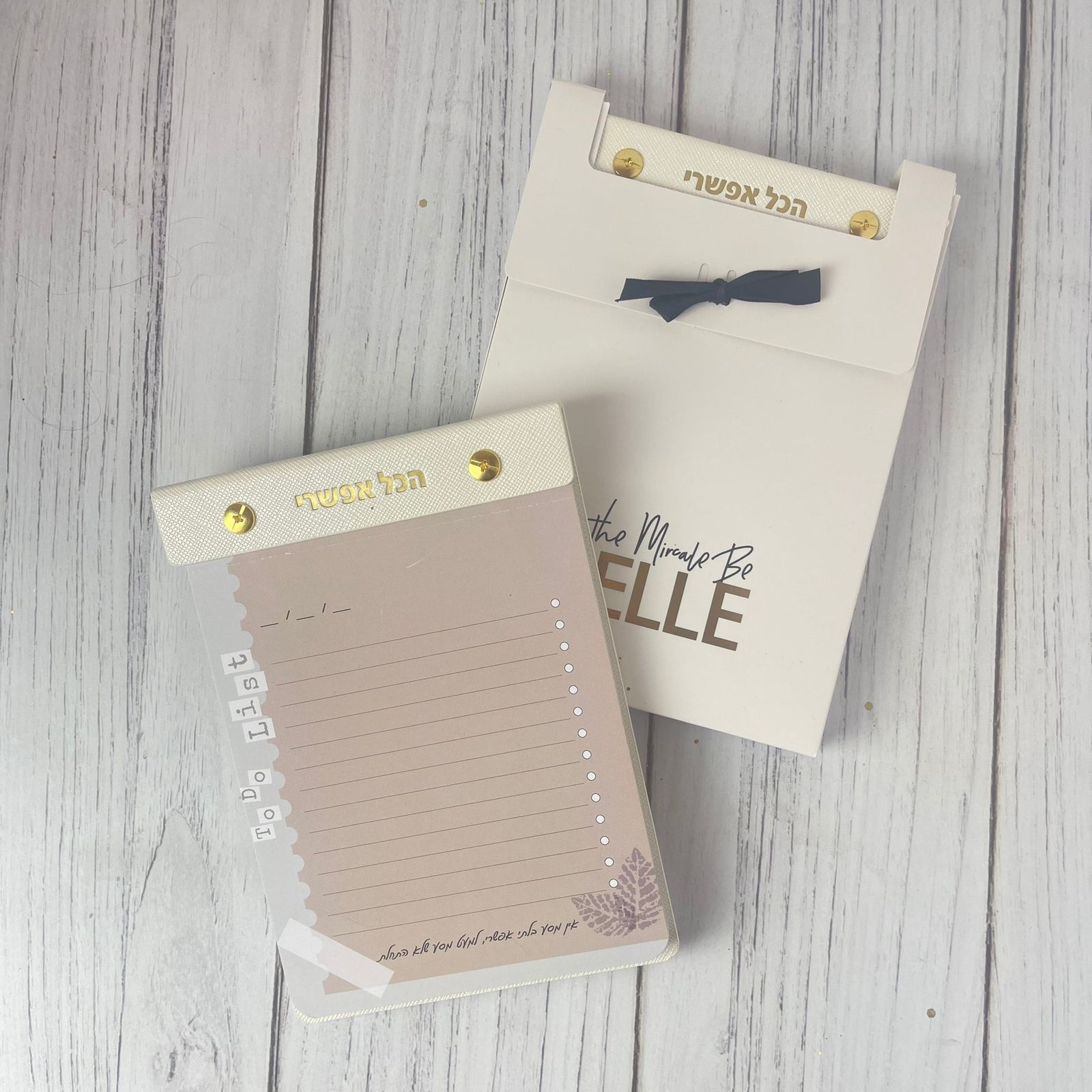 ממו מעוצב לגבר ולאישה דמוי עור בצבע לבן דגם עלים חום | הכל אפשרי