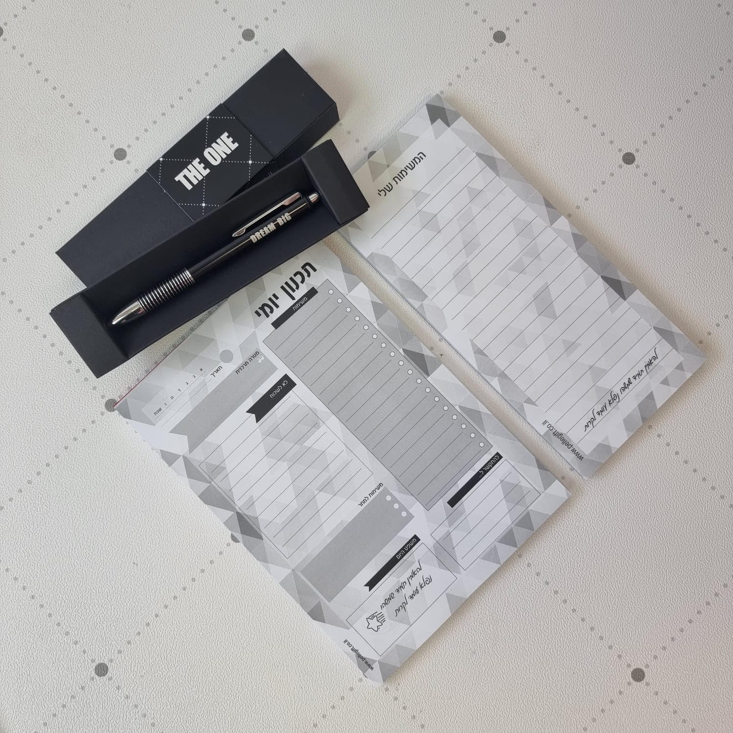 DREAM BIG סט לוח תכנון יומי ובלוק טו דו אפור גאומטרי עם עט שחור